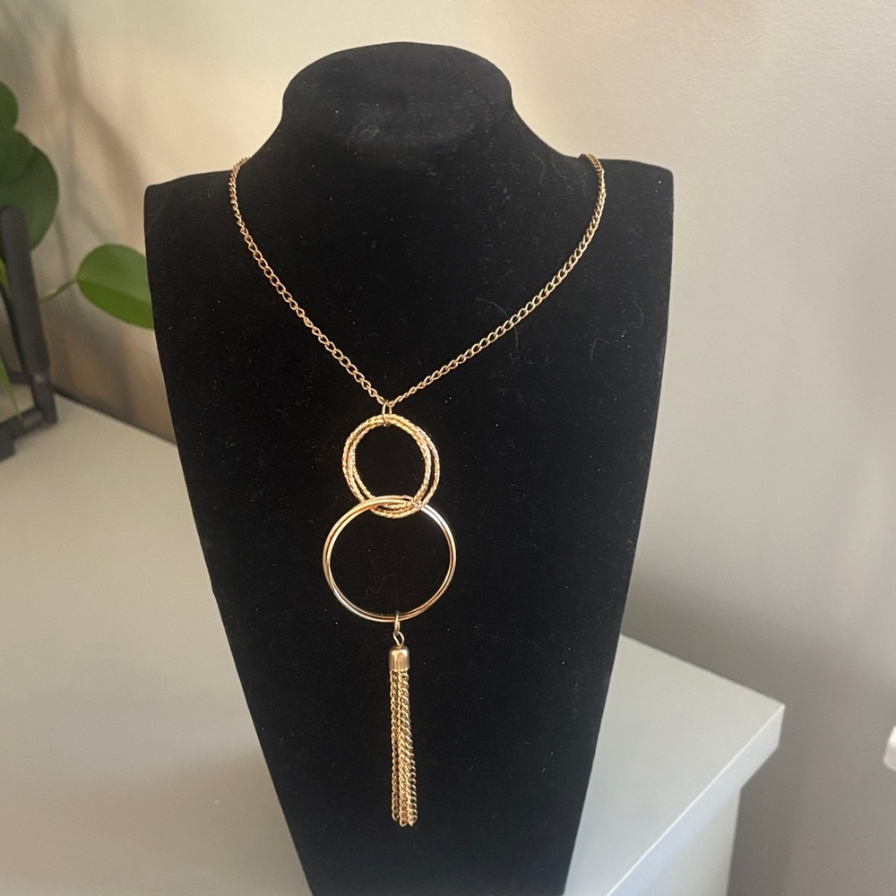Elegant Gold Chain Necklace with Tassel